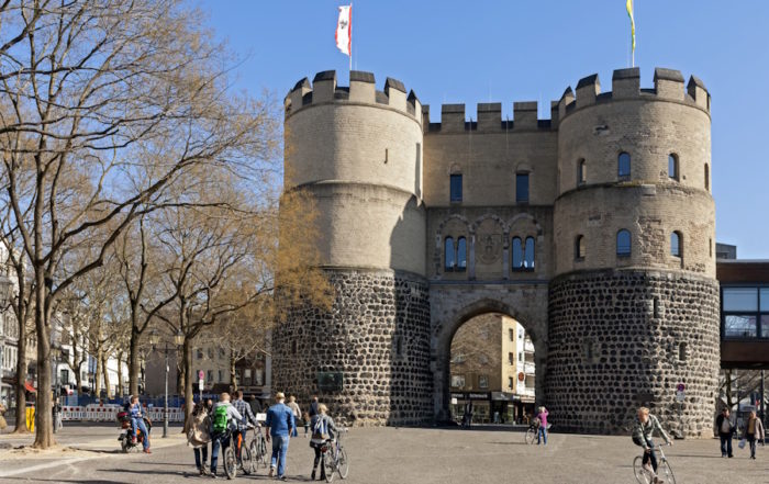 Kölns Hahnentorburg Tor am Tag