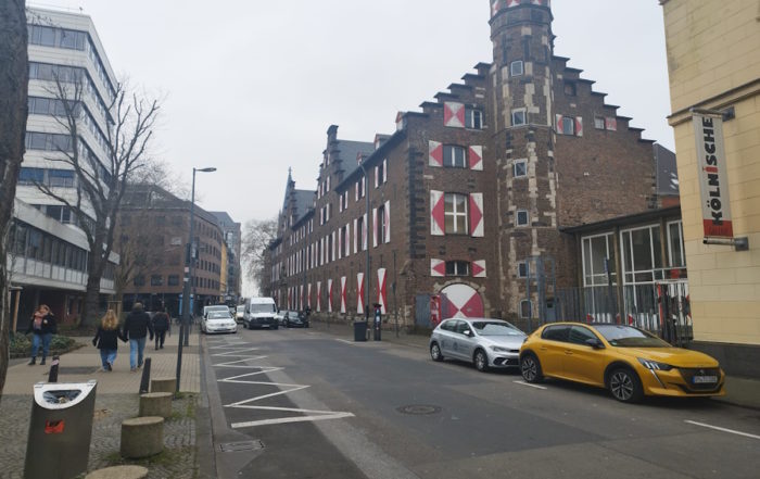 Kölnisches Stadtmuseum - Arquitectura histórica en entorno urbano.