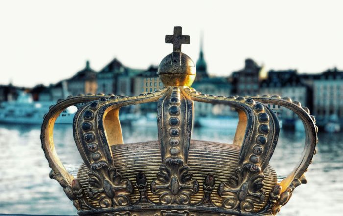 Kings Day Symbol – Golden Crown Over Amsterdam’s Waters