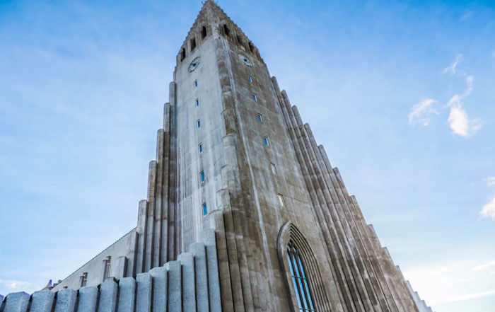 Reikiavik Hallgrímskirkja: Iglesia Icónica que Domina el Horizonte Islandés