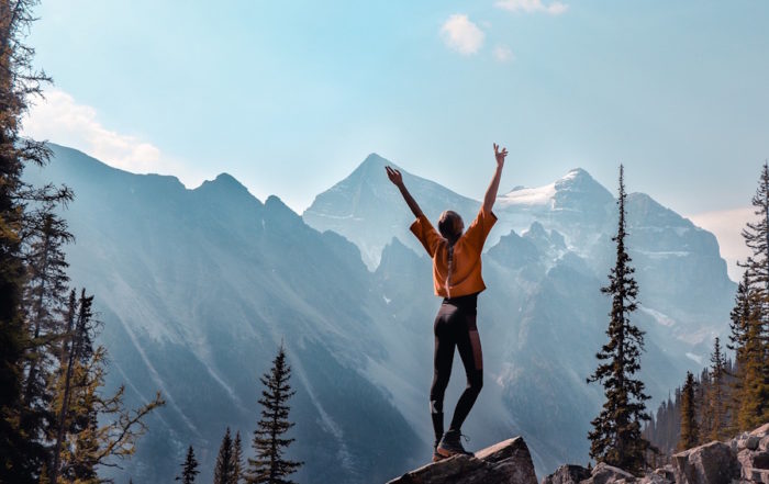 Libertad: Triunfo en la Cima de la Montaña