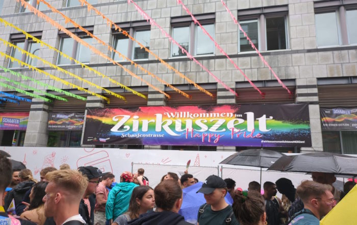 Cologne Parade: Pride-Banner und Festlichkeiten