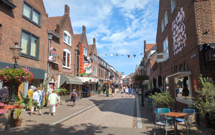 Venlo - Encantadora calle histórica con tiendas y cafés.