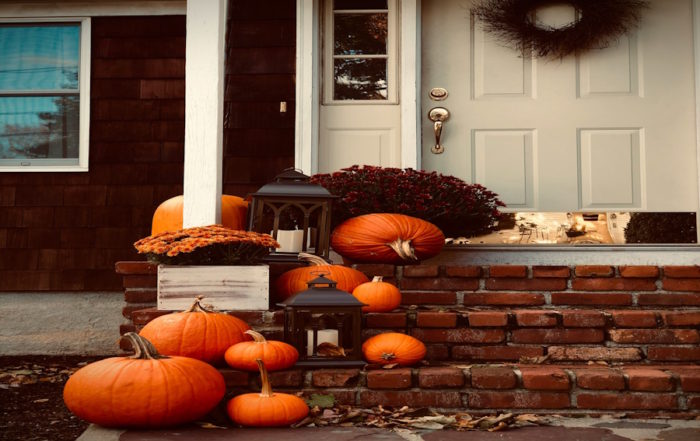 Home 15 Halloween Front Porch Decoration with Orange Pumpkins and Lanterns