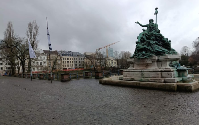 K21 Ständehaus historische Architektur mit moderner Glaskuppel in Düsseldorf
